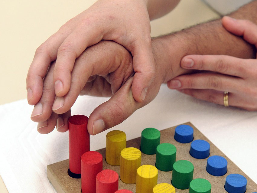 Ejercicio gratuito para la recuperación del ACV en casa, “mano” según el Método Perfetti